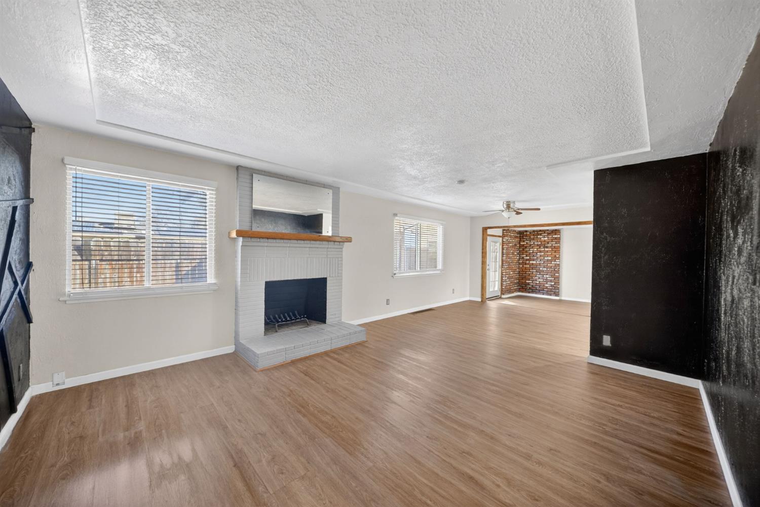 5675 E Ashlan Ave, Fresno, CA 93727