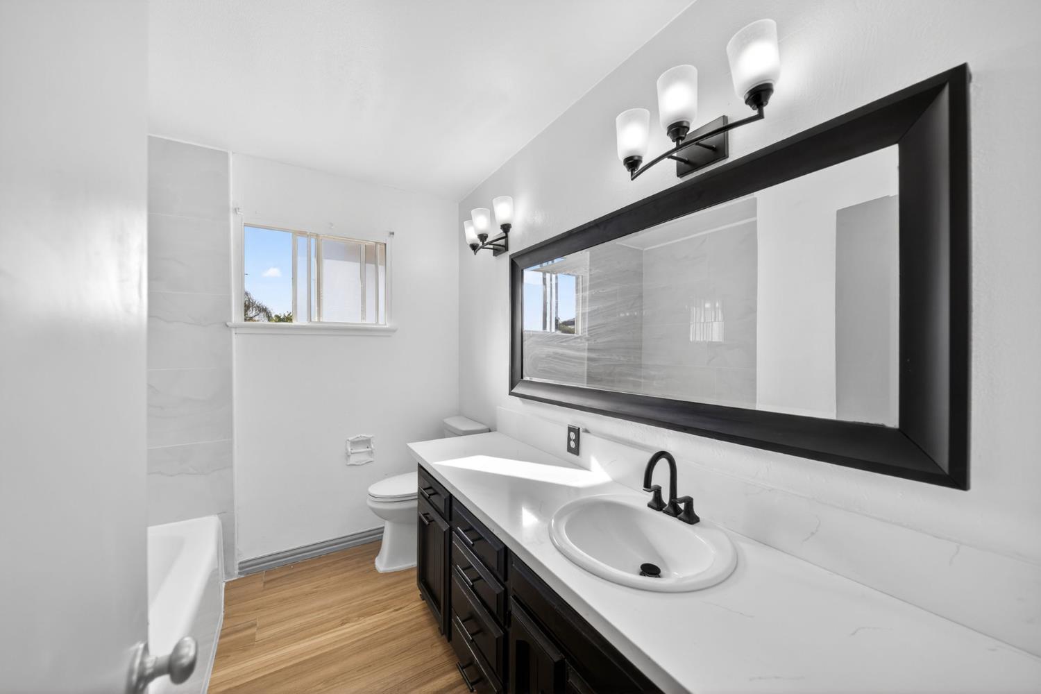 5675 E Ashlan Ave, Fresno, CA 93727