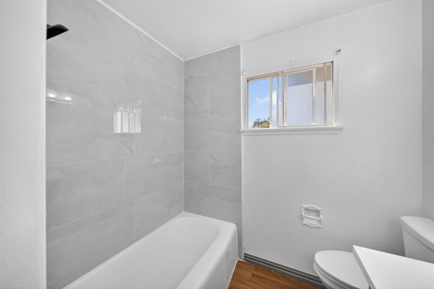 5675 E Ashlan Ave, Fresno, CA 93727