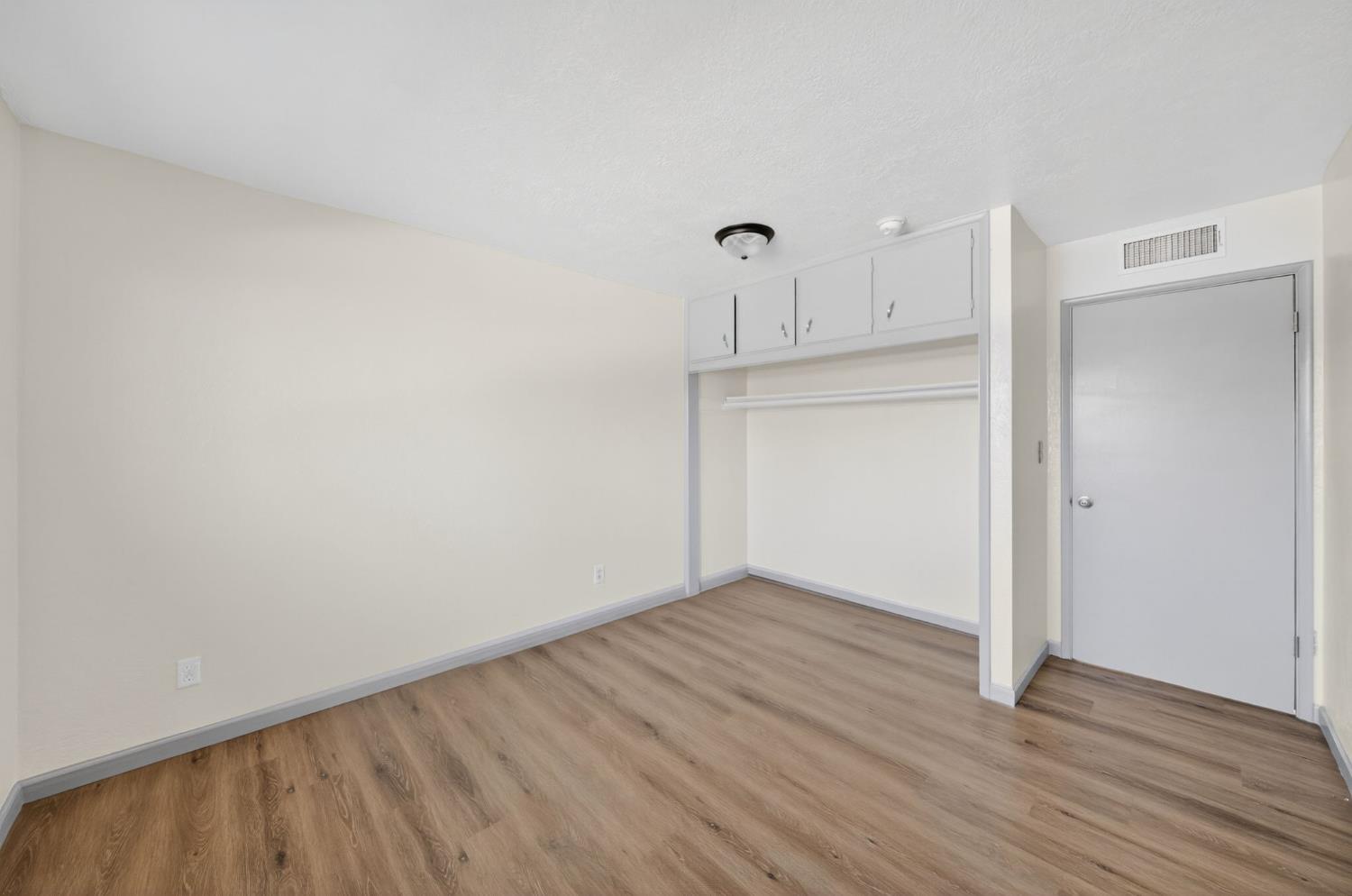 5675 E Ashlan Ave, Fresno, CA 93727