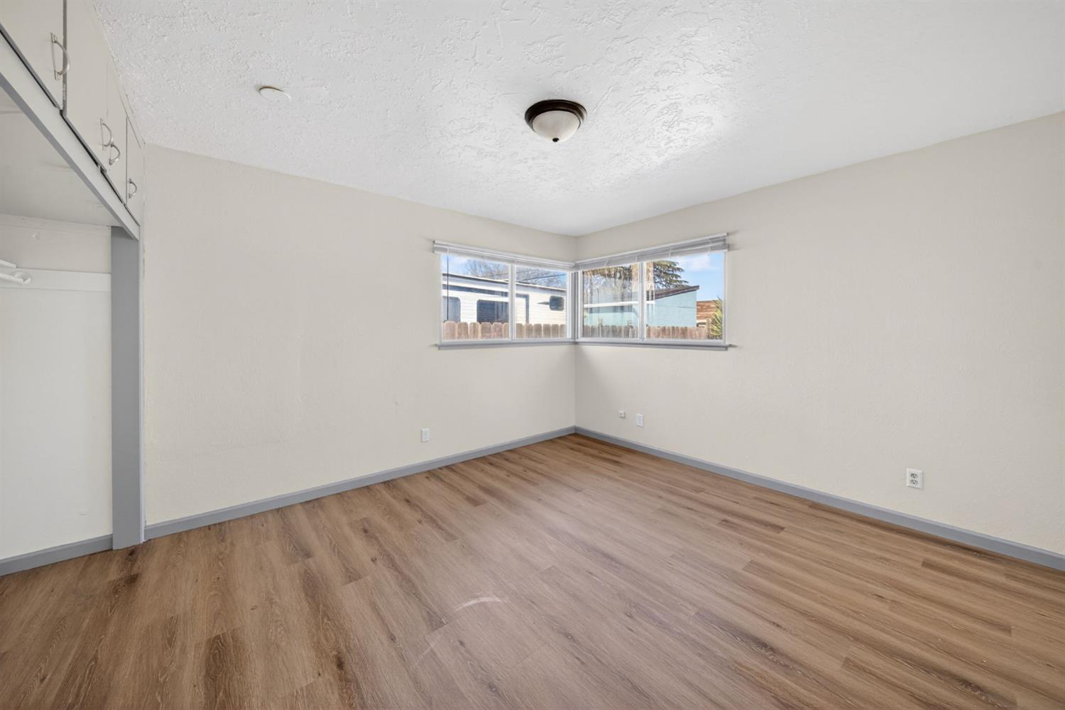 5675 E Ashlan Ave, Fresno, CA 93727