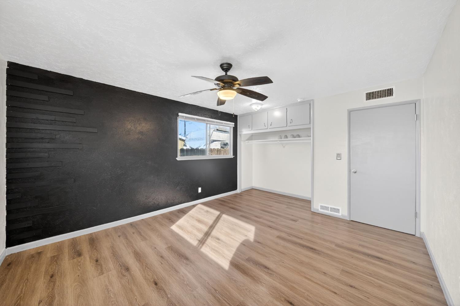 5675 E Ashlan Ave, Fresno, CA 93727