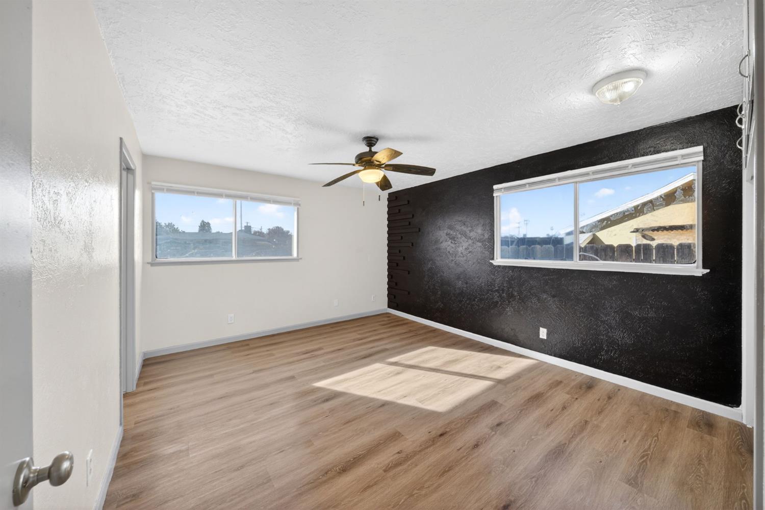 5675 E Ashlan Ave, Fresno, CA 93727