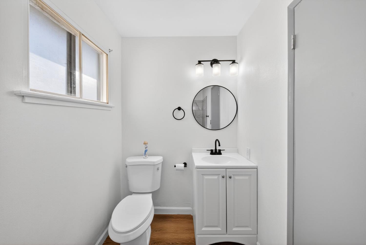 5675 E Ashlan Ave, Fresno, CA 93727