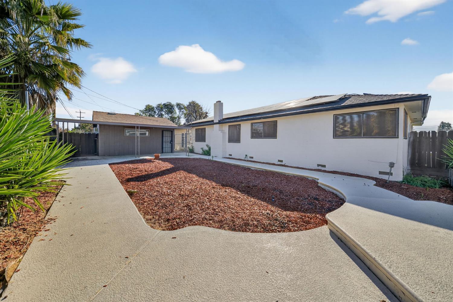 5675 E Ashlan Ave, Fresno, CA 93727