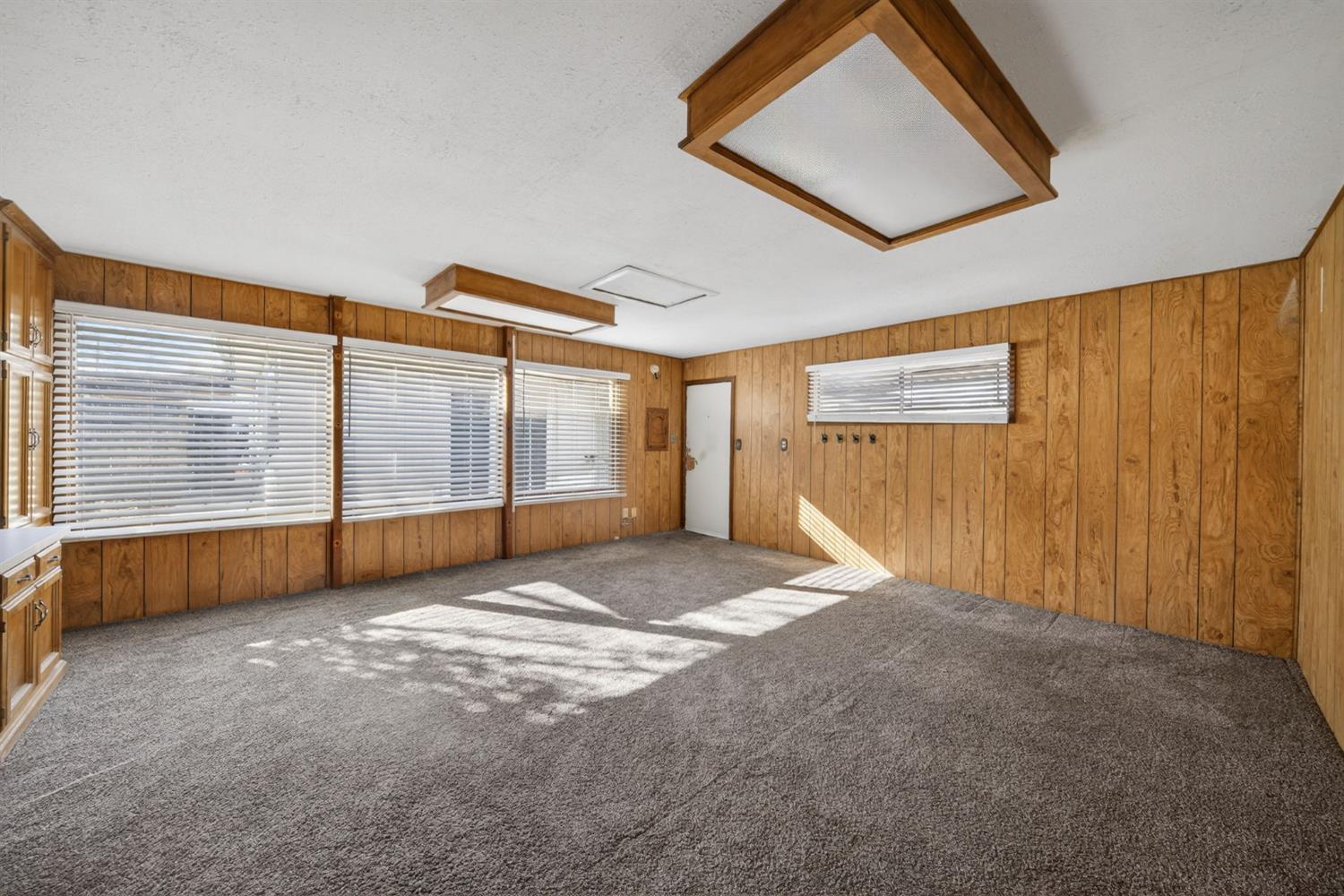 5675 E Ashlan Ave, Fresno, CA 93727