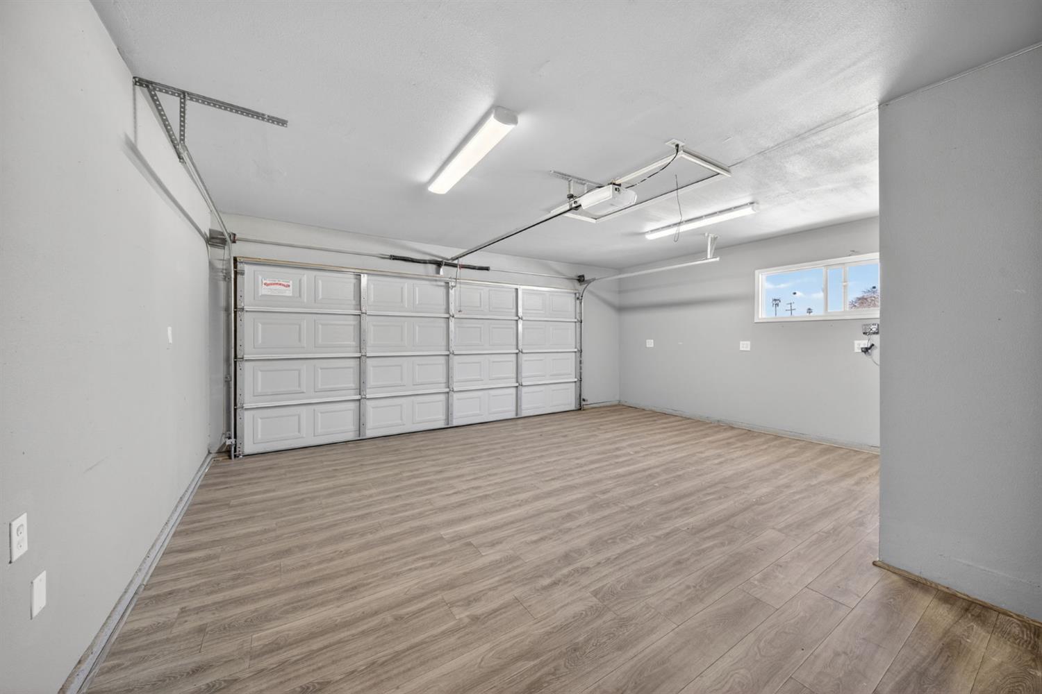 5675 E Ashlan Ave, Fresno, CA 93727