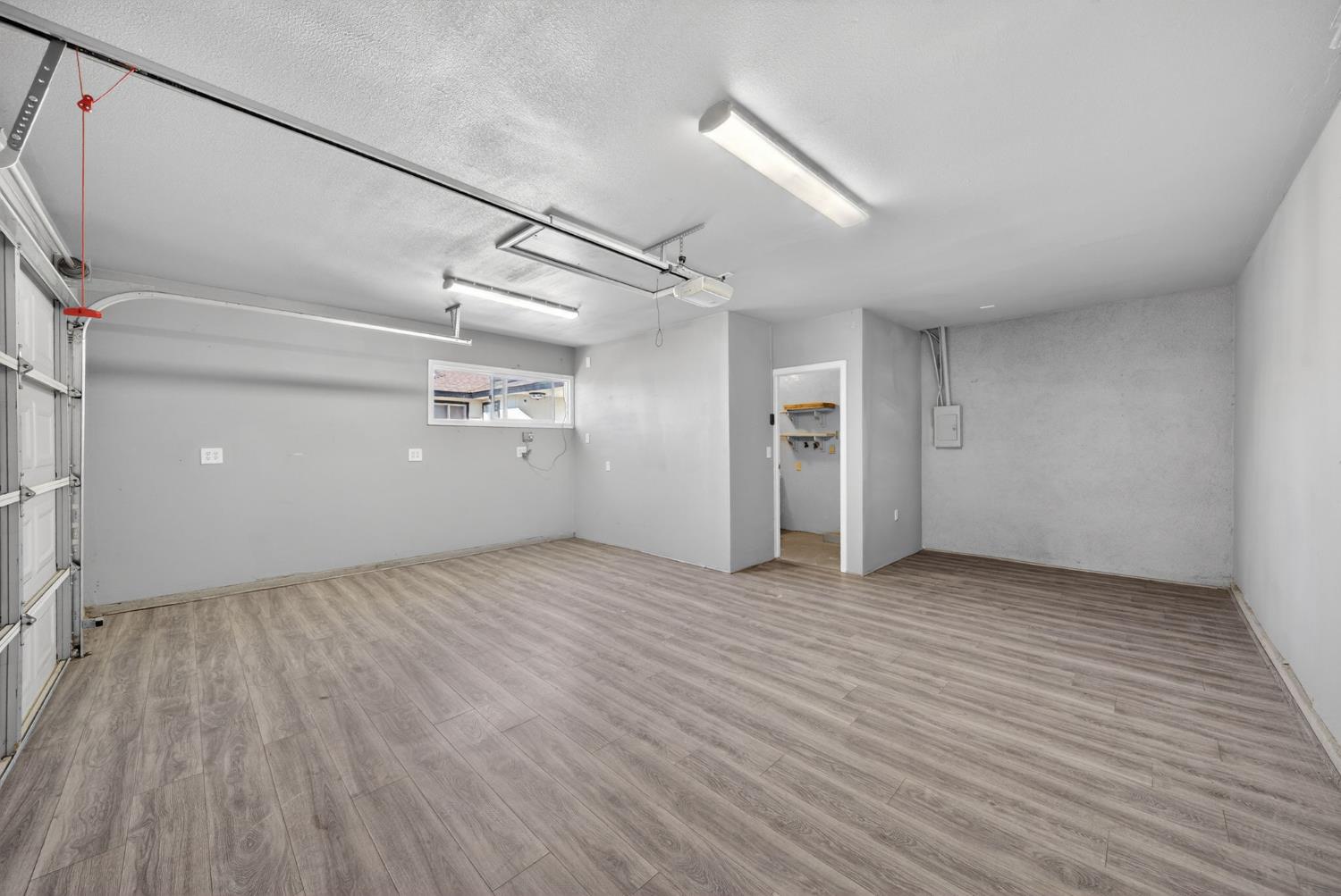 5675 E Ashlan Ave, Fresno, CA 93727