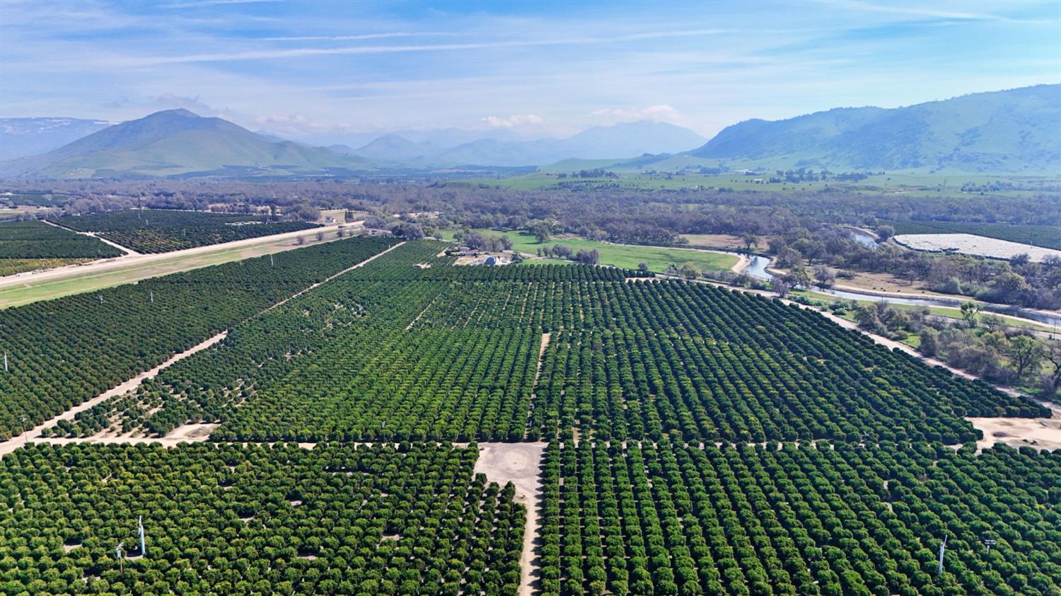 19188 E Trimmer Springs Rd, Sanger, CA 93657