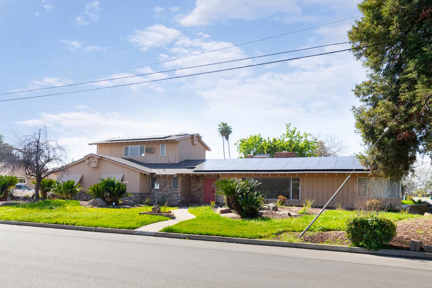 805 Lyon Ave, Sanger, CA 93657