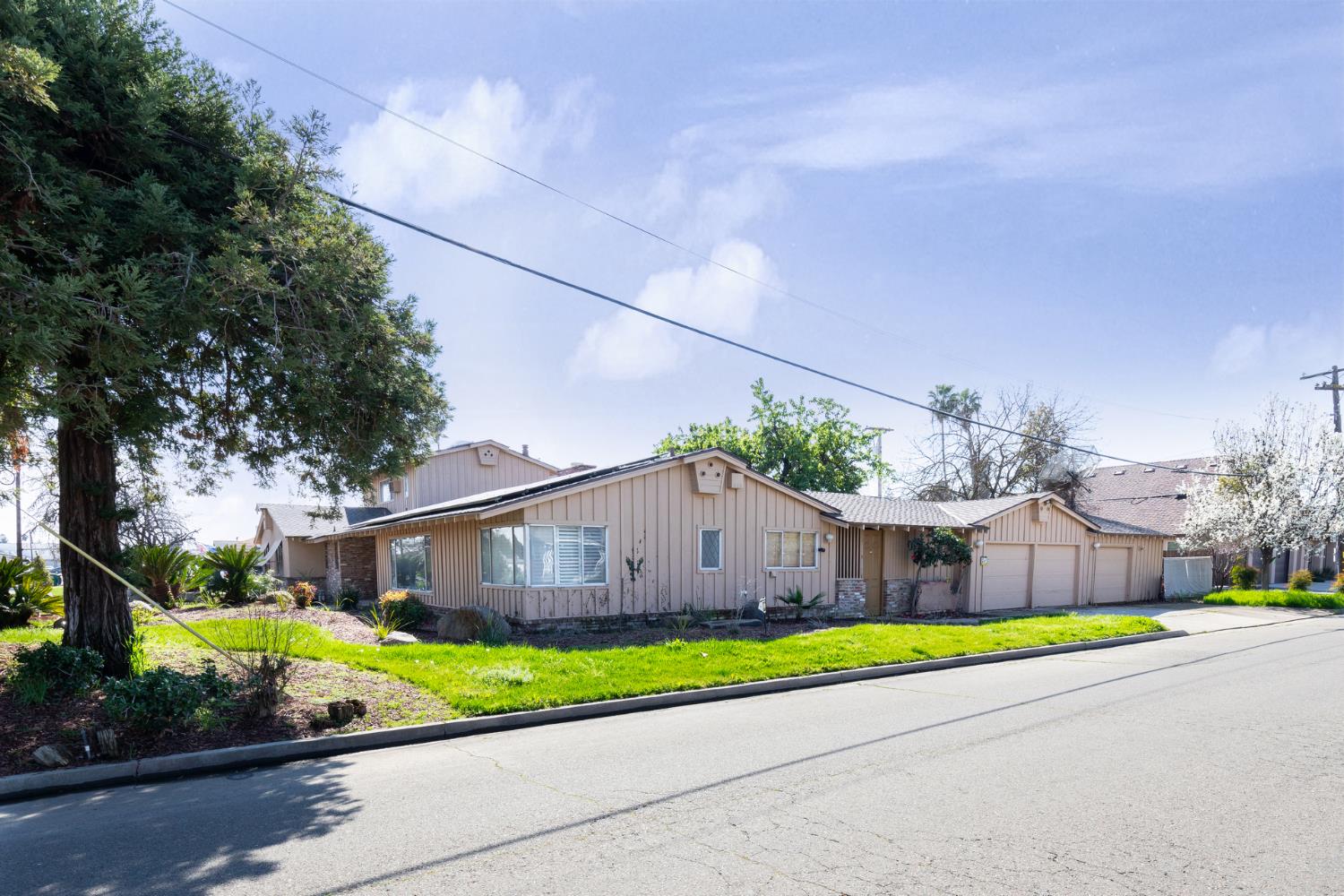 805 Lyon Ave, Sanger, CA 93657
