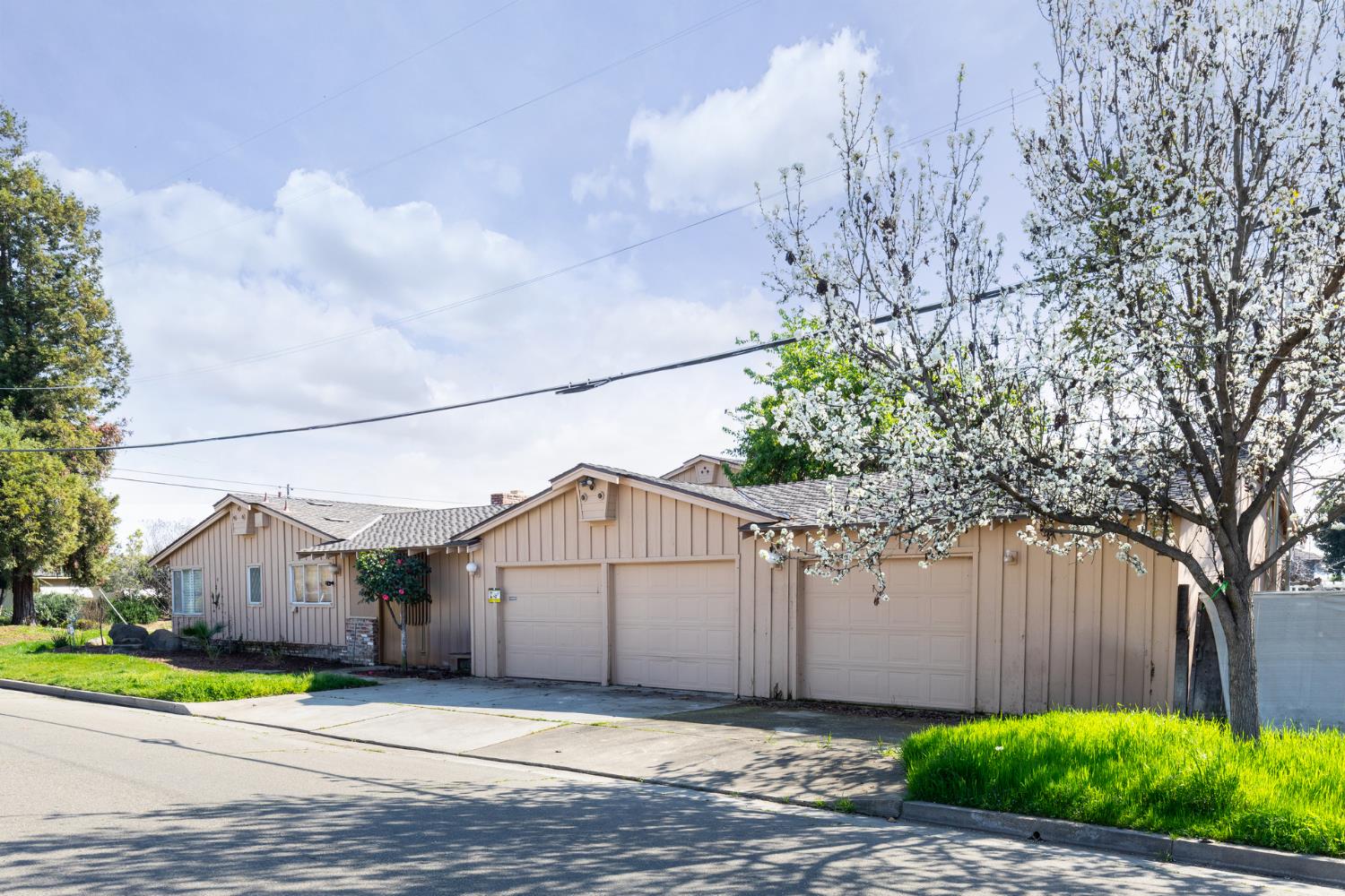 805 Lyon Ave, Sanger, CA 93657
