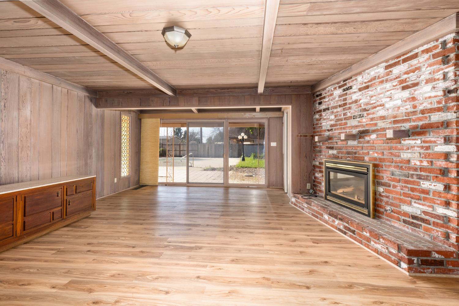 805 Lyon Ave, Sanger, CA 93657