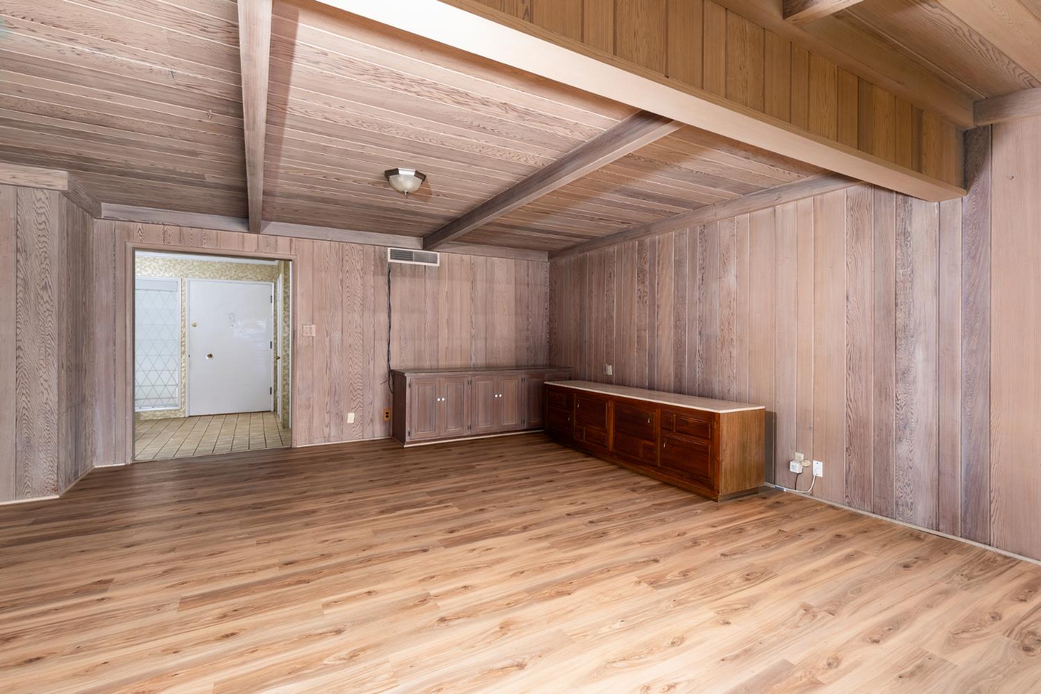 805 Lyon Ave, Sanger, CA 93657