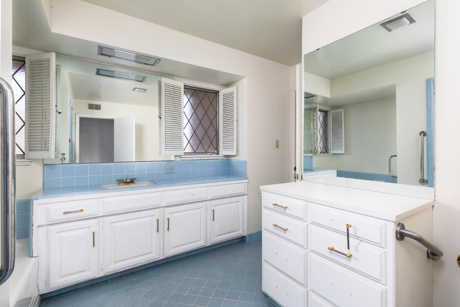 805 Lyon Ave, Sanger, CA 93657