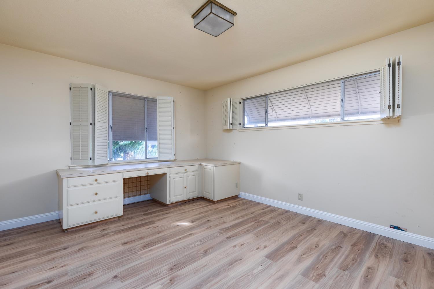 805 Lyon Ave, Sanger, CA 93657