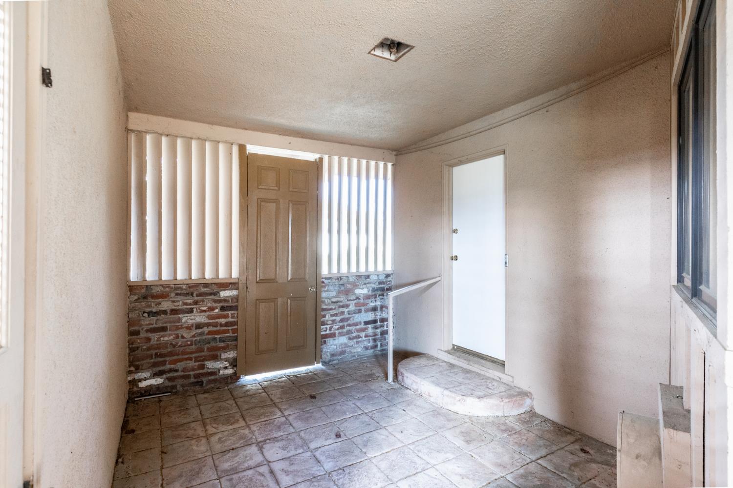 805 Lyon Ave, Sanger, CA 93657