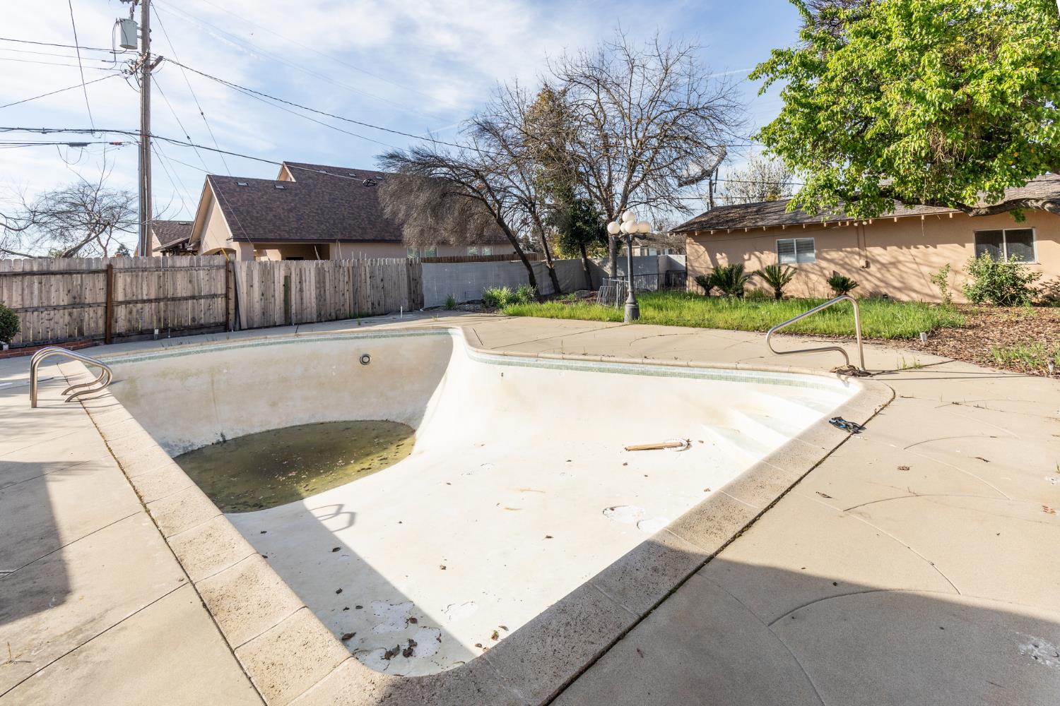 805 Lyon Ave, Sanger, CA 93657