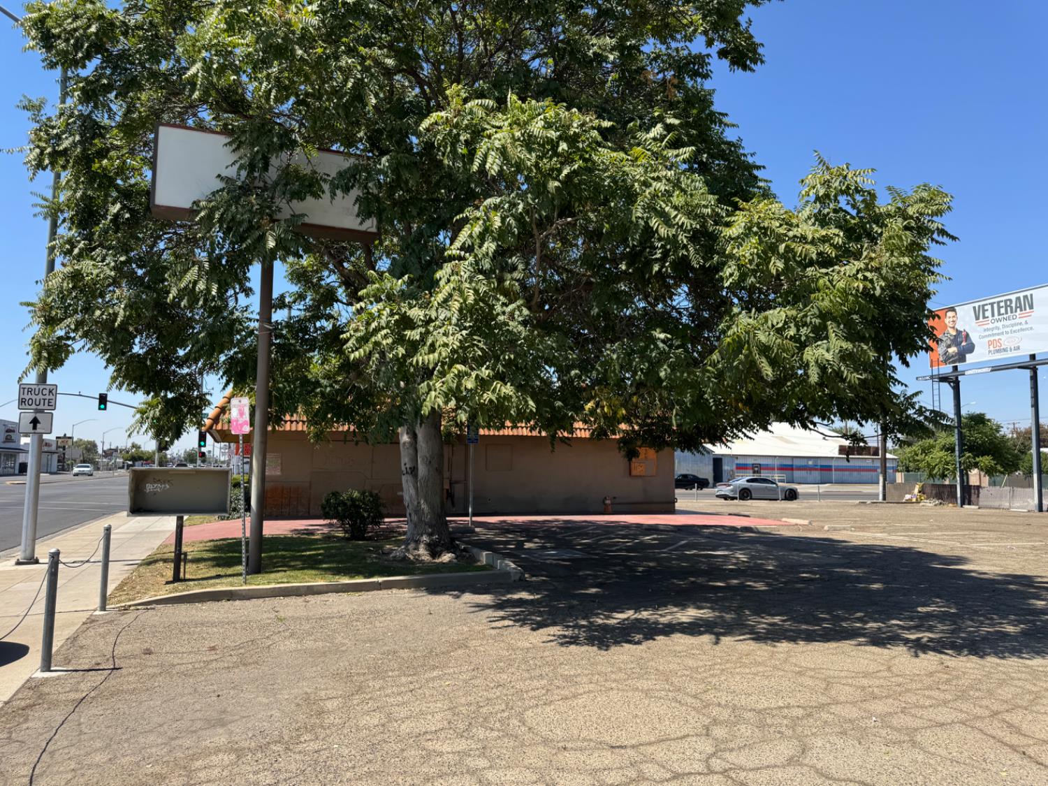 4605 E Belmont Ave, Fresno, CA 93702