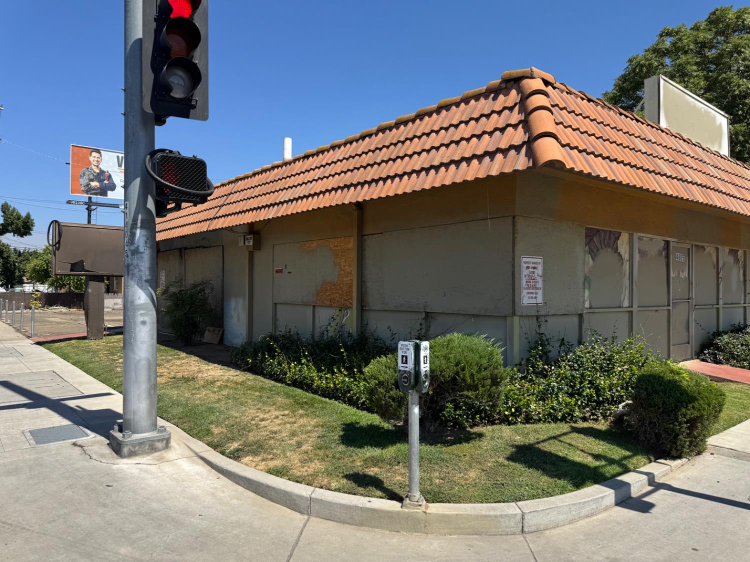 4605 E Belmont Ave, Fresno, CA 93702