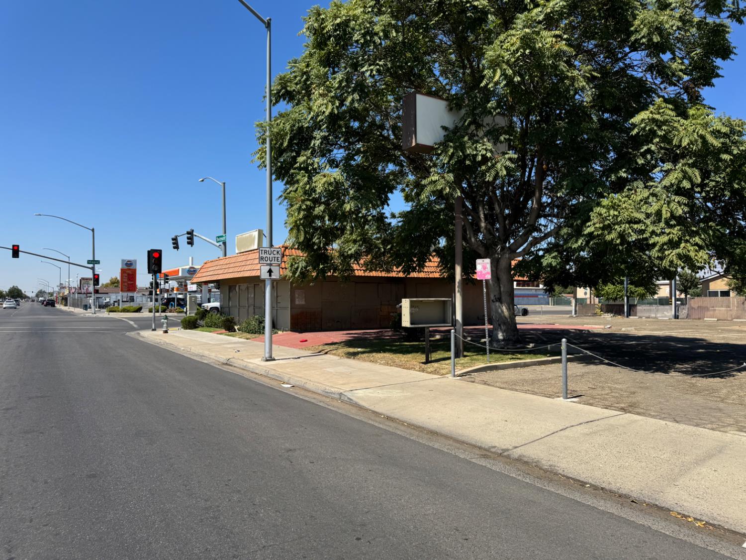 4605 E Belmont Ave, Fresno, CA 93702