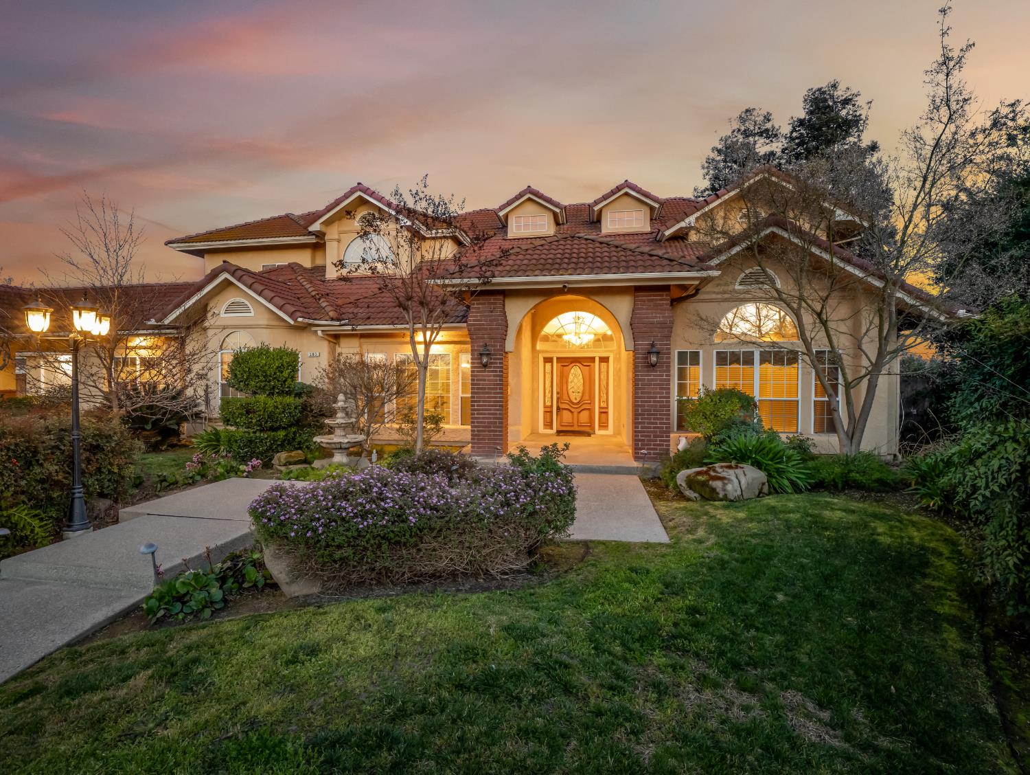 203 W Bluff Ave, Fresno, CA 93711