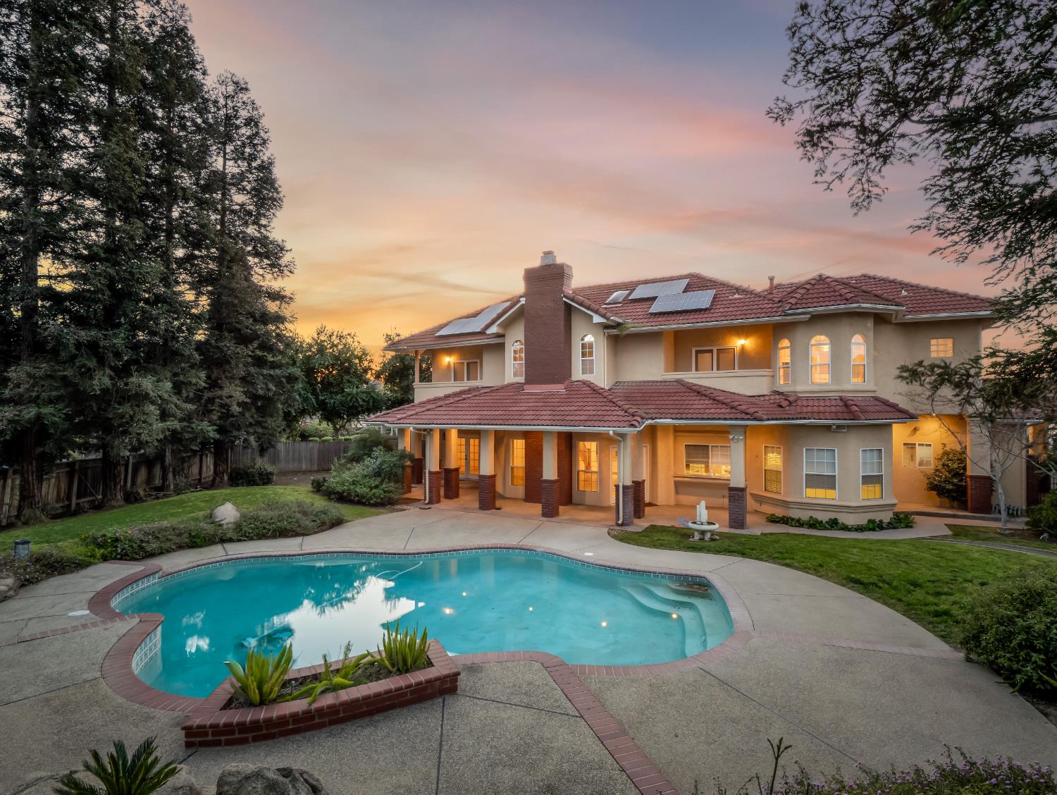 203 W Bluff Ave, Fresno, CA 93711