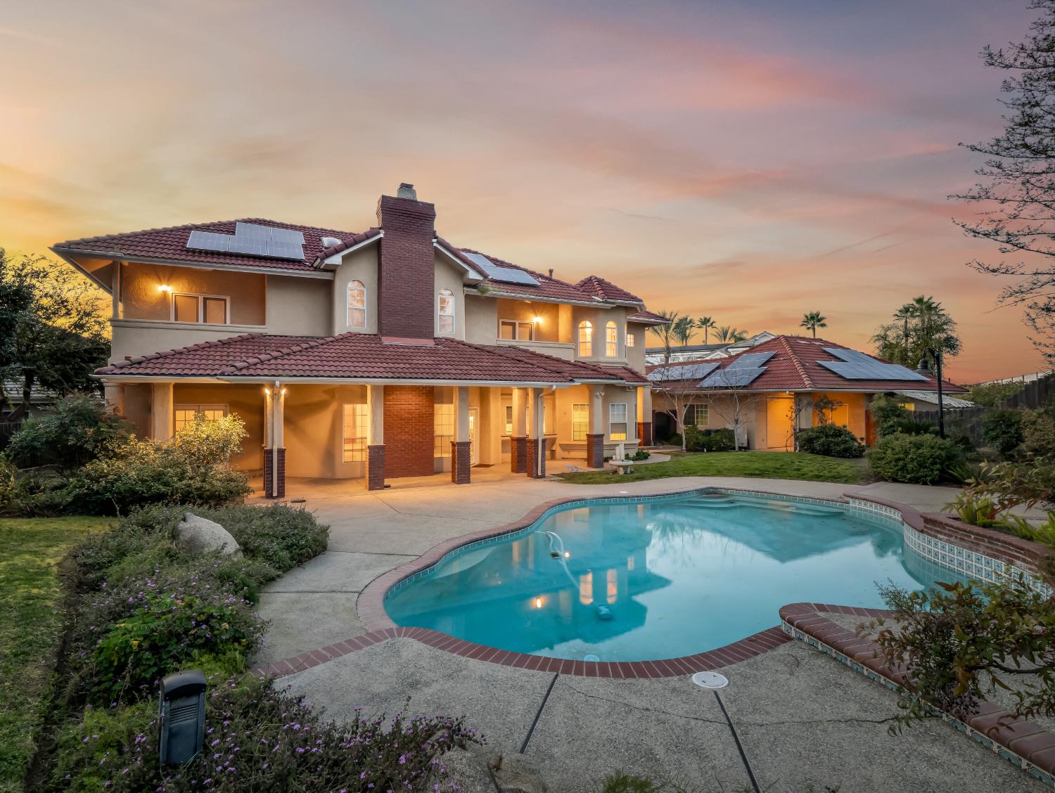 203 W Bluff Ave, Fresno, CA 93711