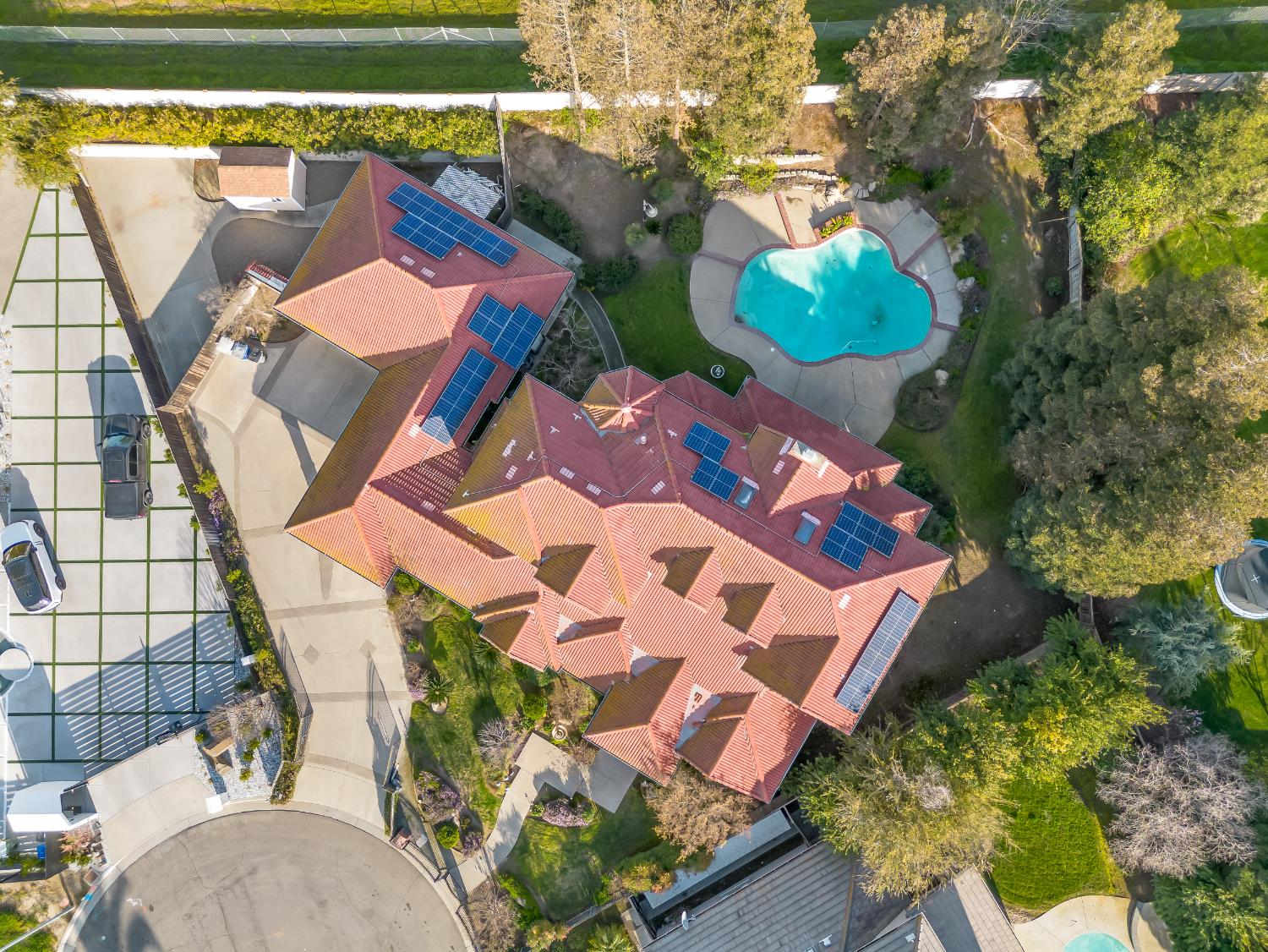 203 W Bluff Ave, Fresno, CA 93711