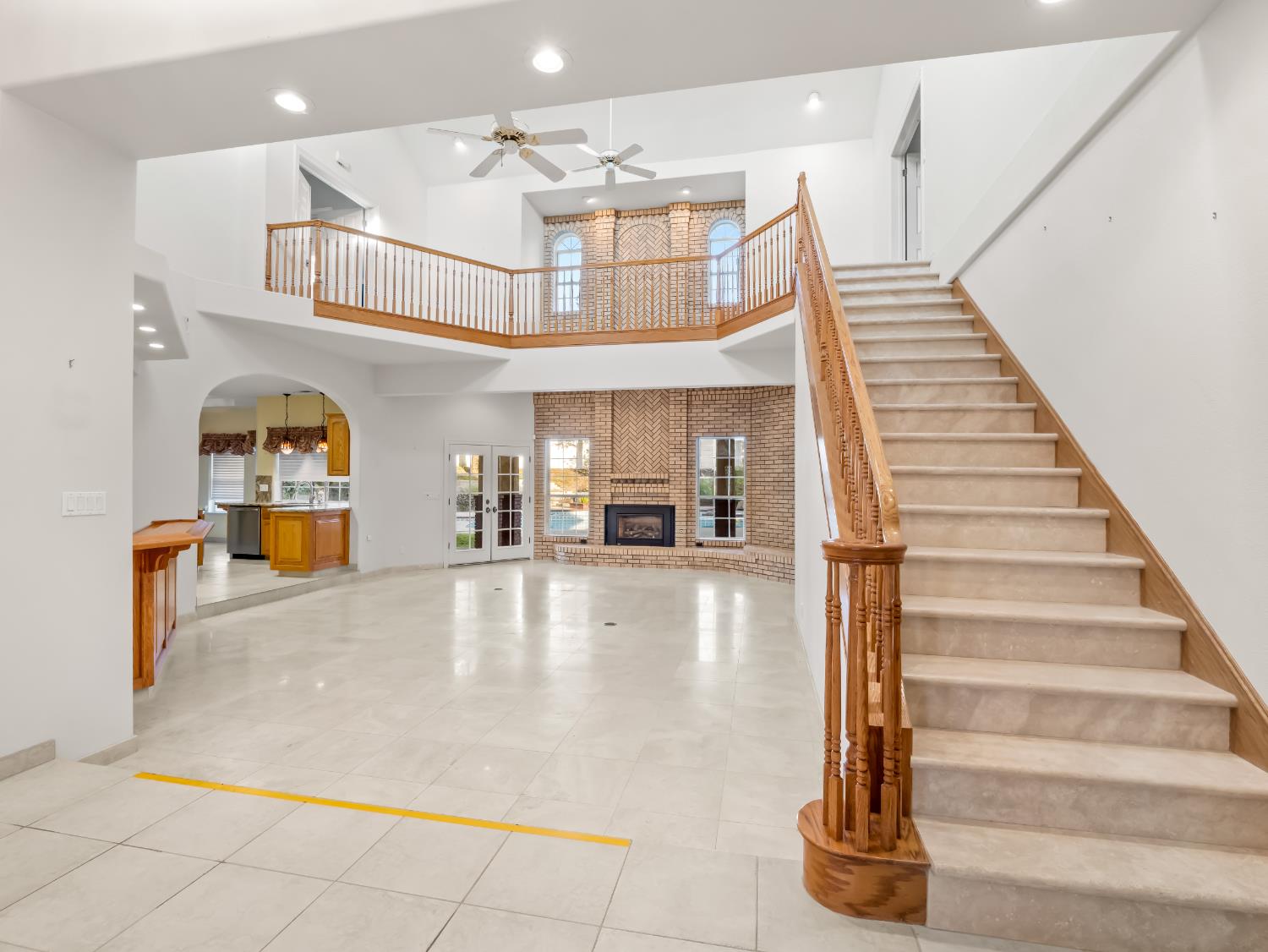 203 W Bluff Ave, Fresno, CA 93711