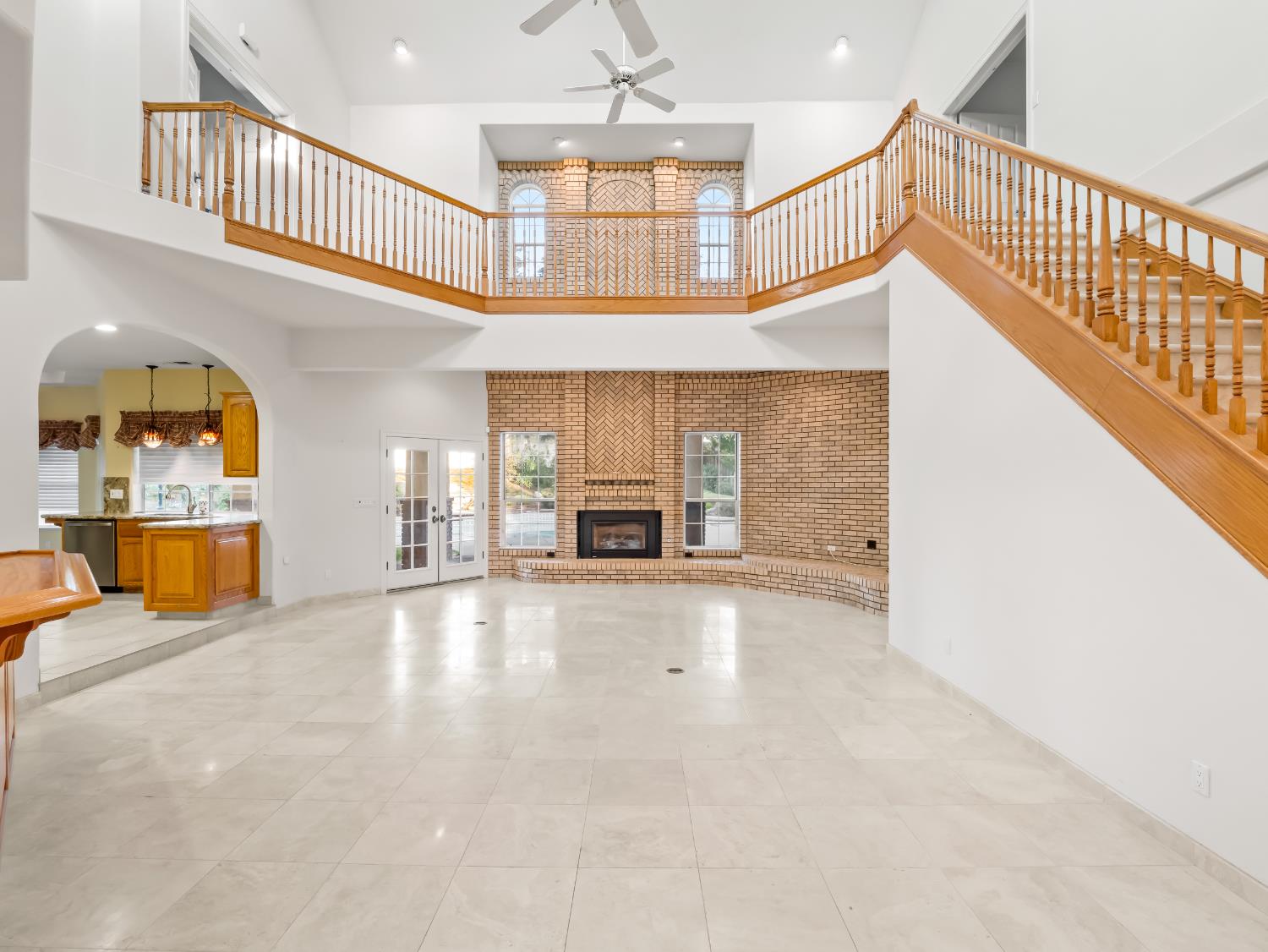 203 W Bluff Ave, Fresno, CA 93711