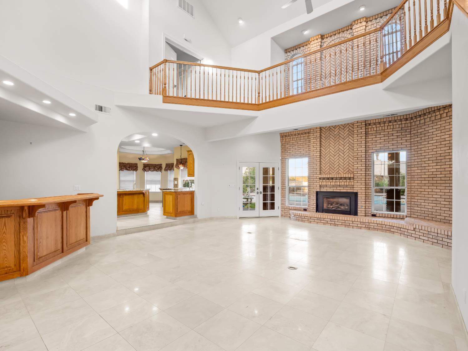 203 W Bluff Ave, Fresno, CA 93711