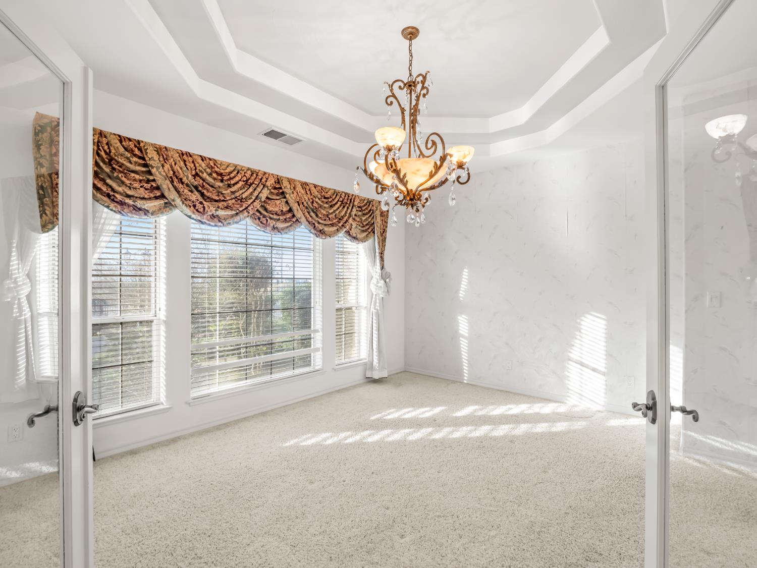 203 W Bluff Ave, Fresno, CA 93711