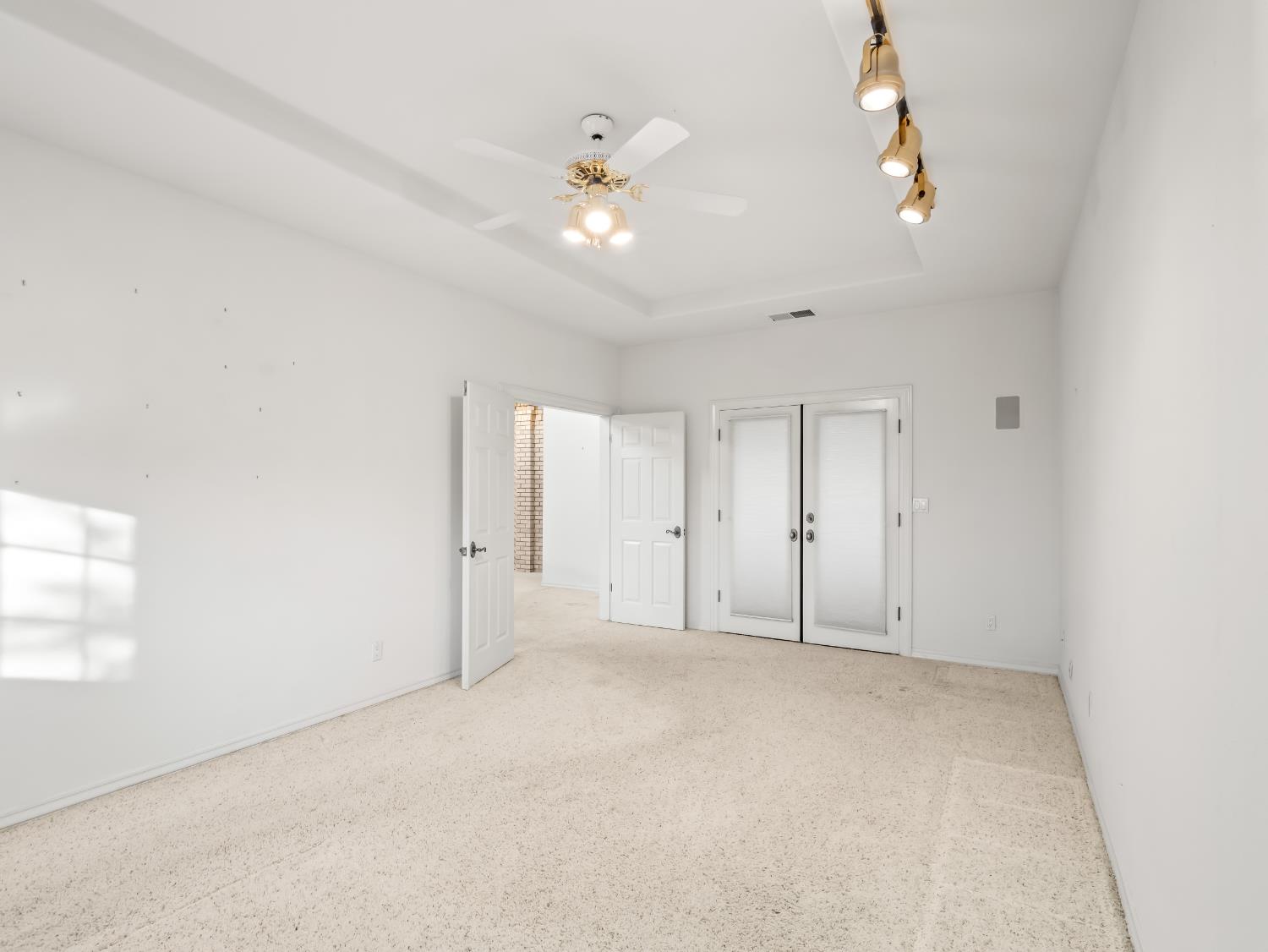 203 W Bluff Ave, Fresno, CA 93711