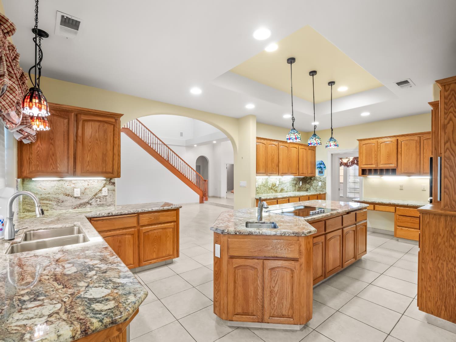 203 W Bluff Ave, Fresno, CA 93711