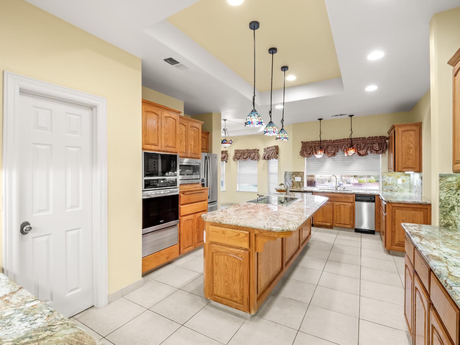 203 W Bluff Ave, Fresno, CA 93711