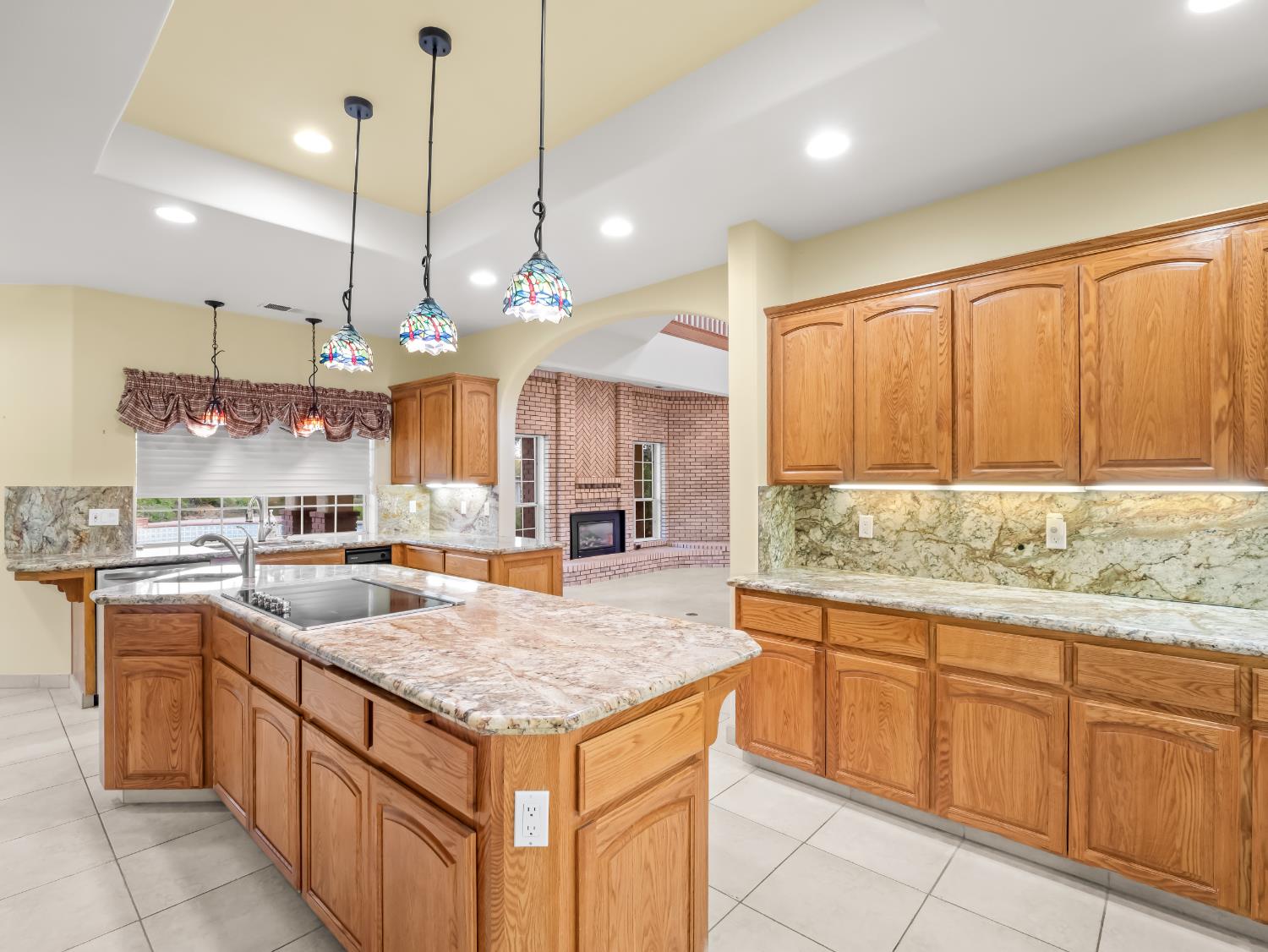 203 W Bluff Ave, Fresno, CA 93711