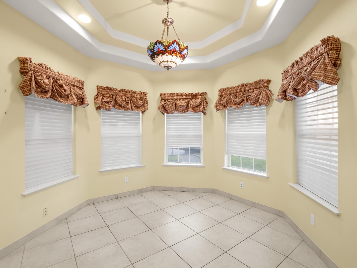 203 W Bluff Ave, Fresno, CA 93711