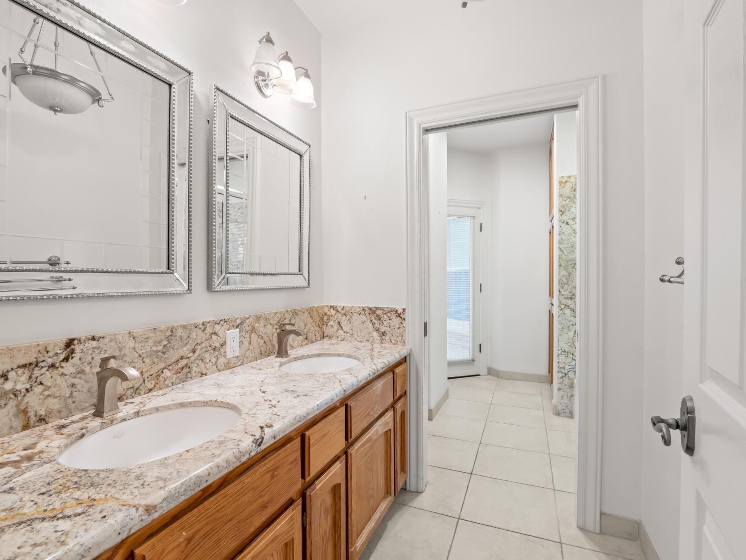 203 W Bluff Ave, Fresno, CA 93711