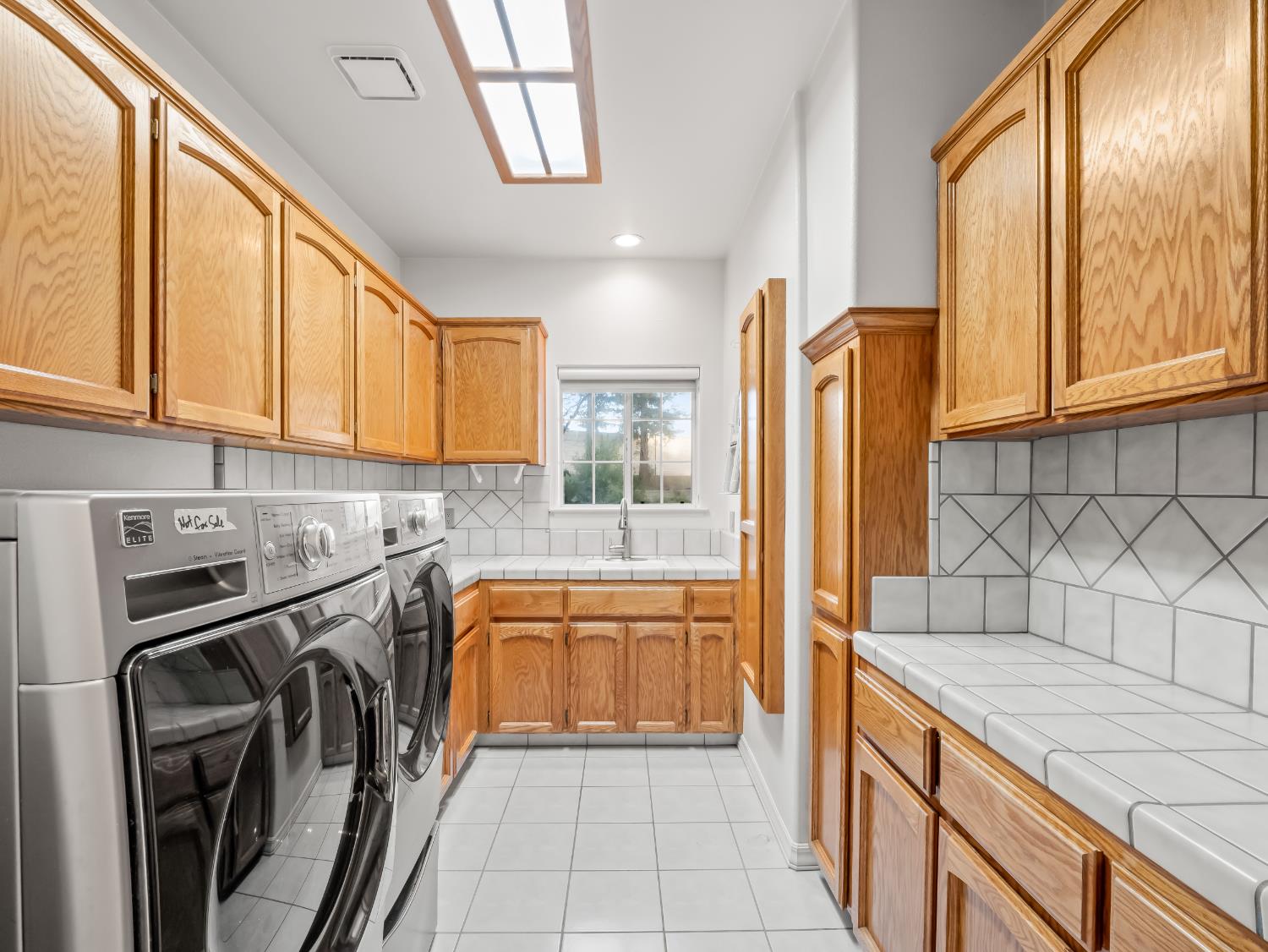 203 W Bluff Ave, Fresno, CA 93711