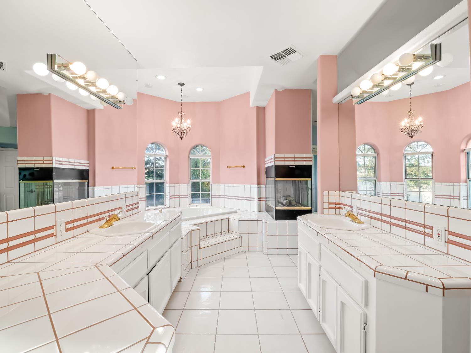 203 W Bluff Ave, Fresno, CA 93711