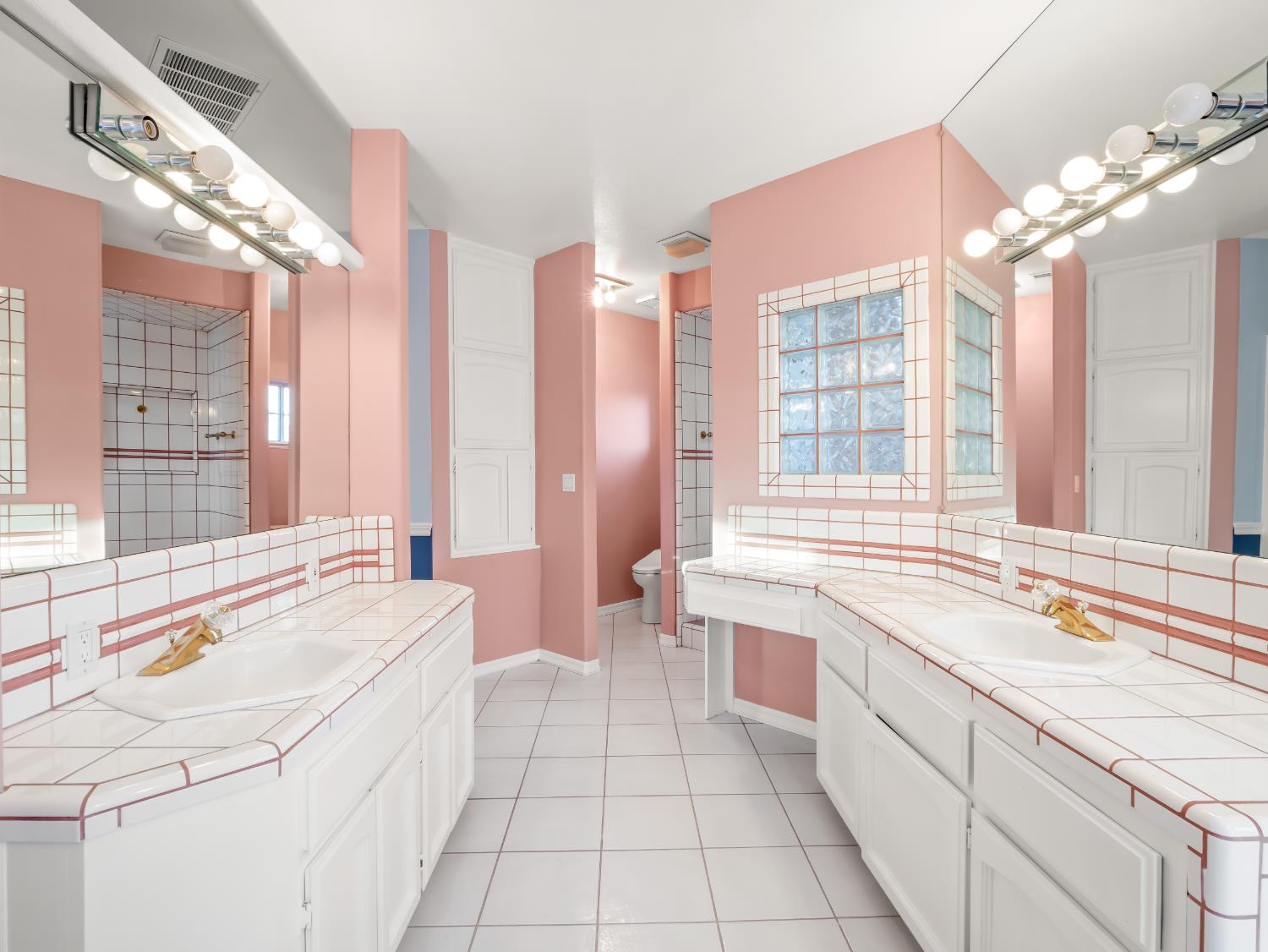 203 W Bluff Ave, Fresno, CA 93711