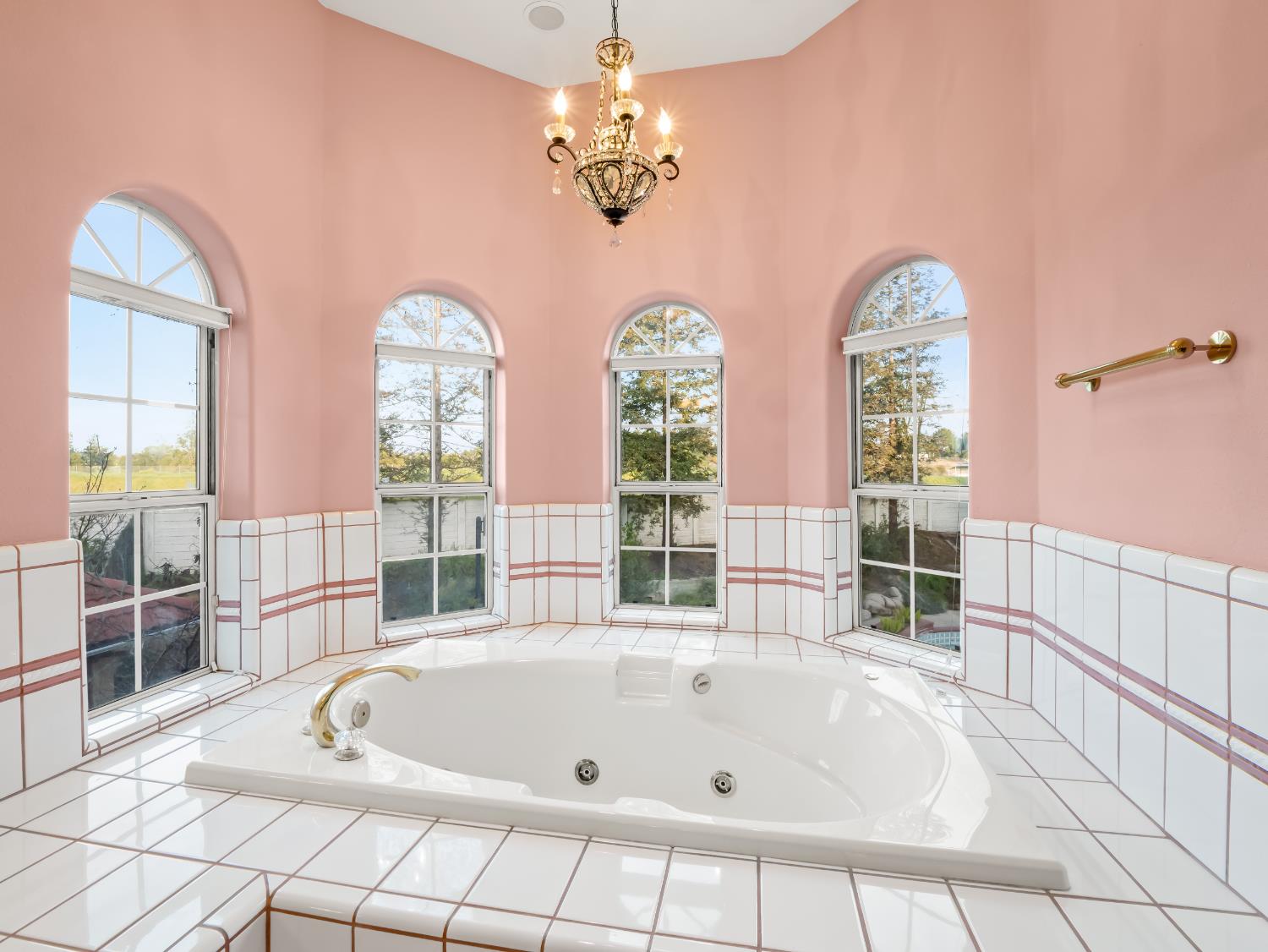 203 W Bluff Ave, Fresno, CA 93711