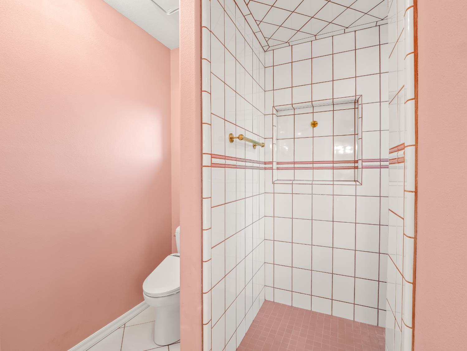 203 W Bluff Ave, Fresno, CA 93711