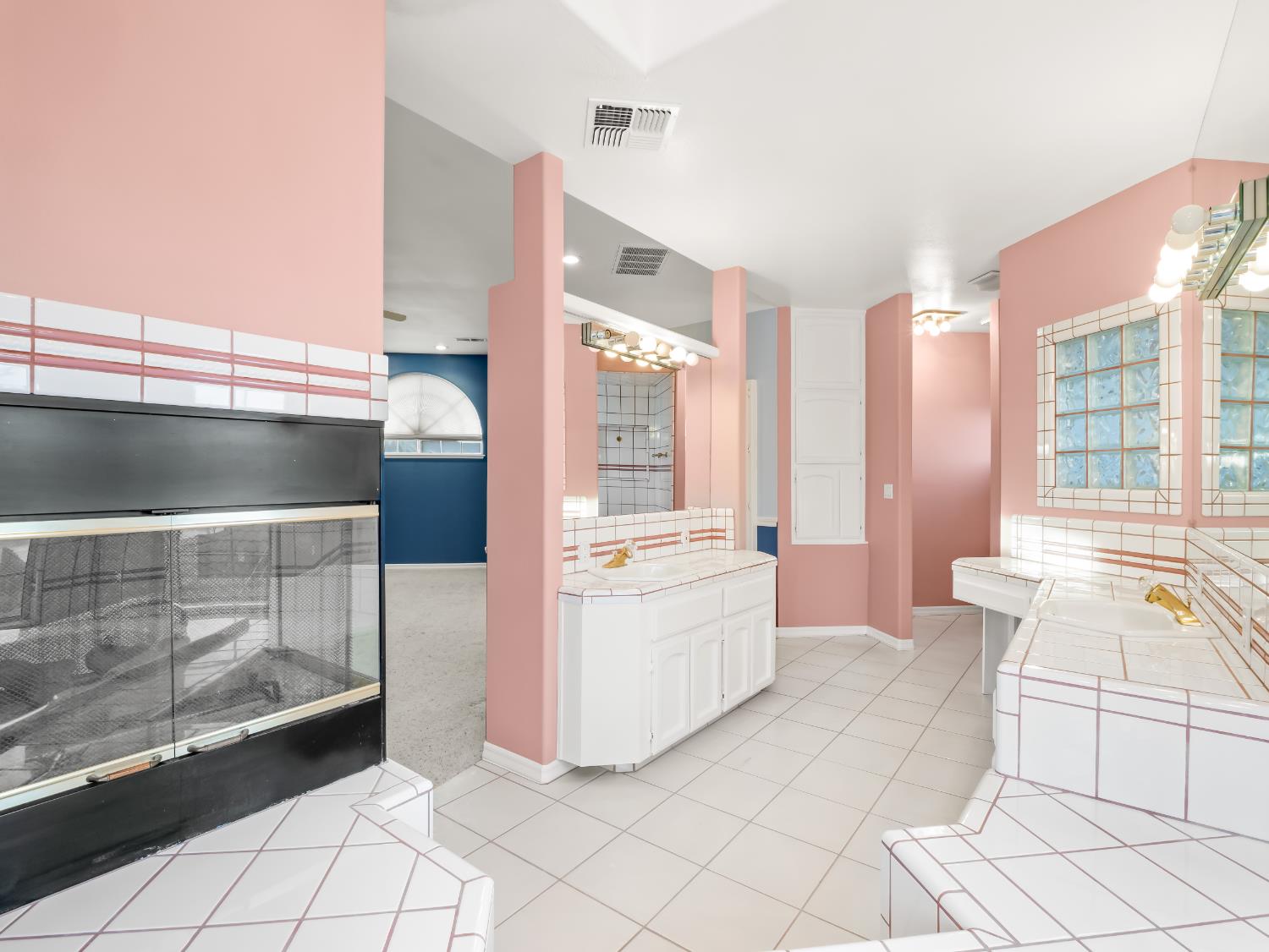 203 W Bluff Ave, Fresno, CA 93711