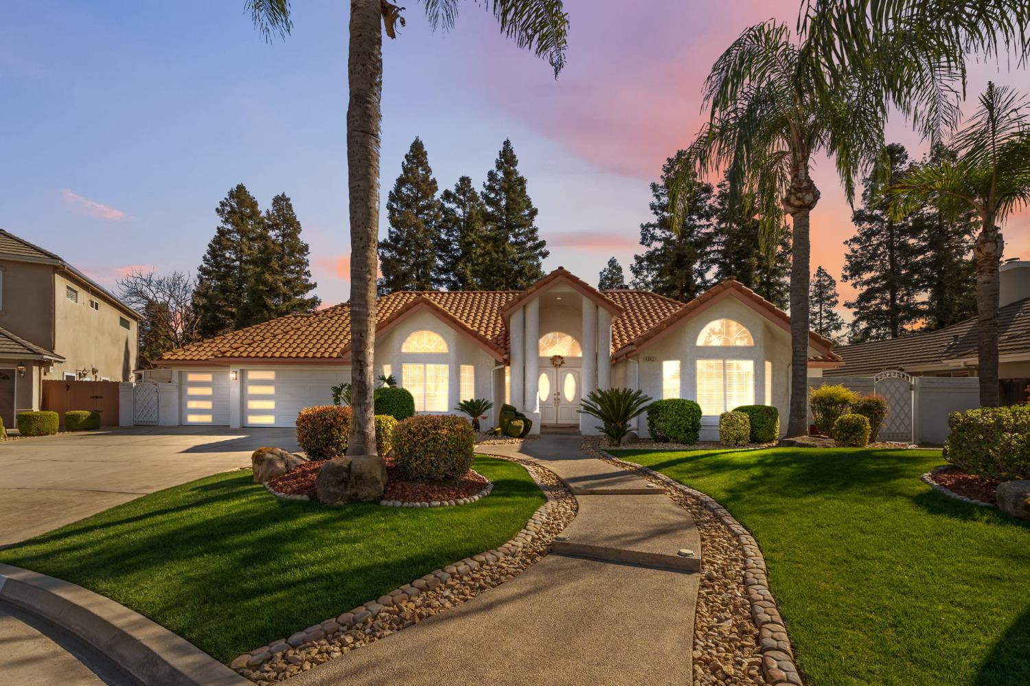 4943 W Minarets Ave, Fresno, CA 93722