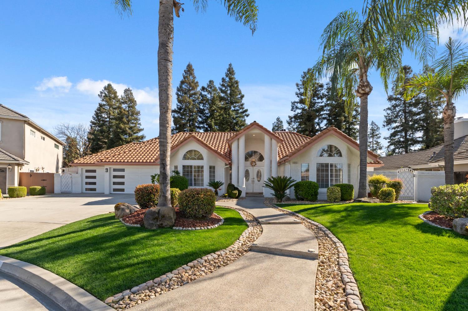 4943 W Minarets Ave, Fresno, CA 93722