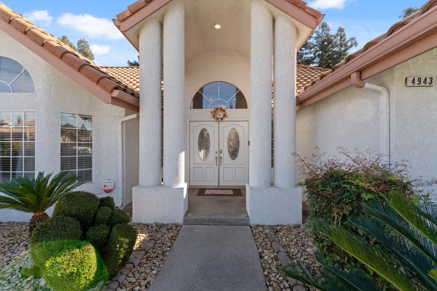 4943 W Minarets Ave, Fresno, CA 93722