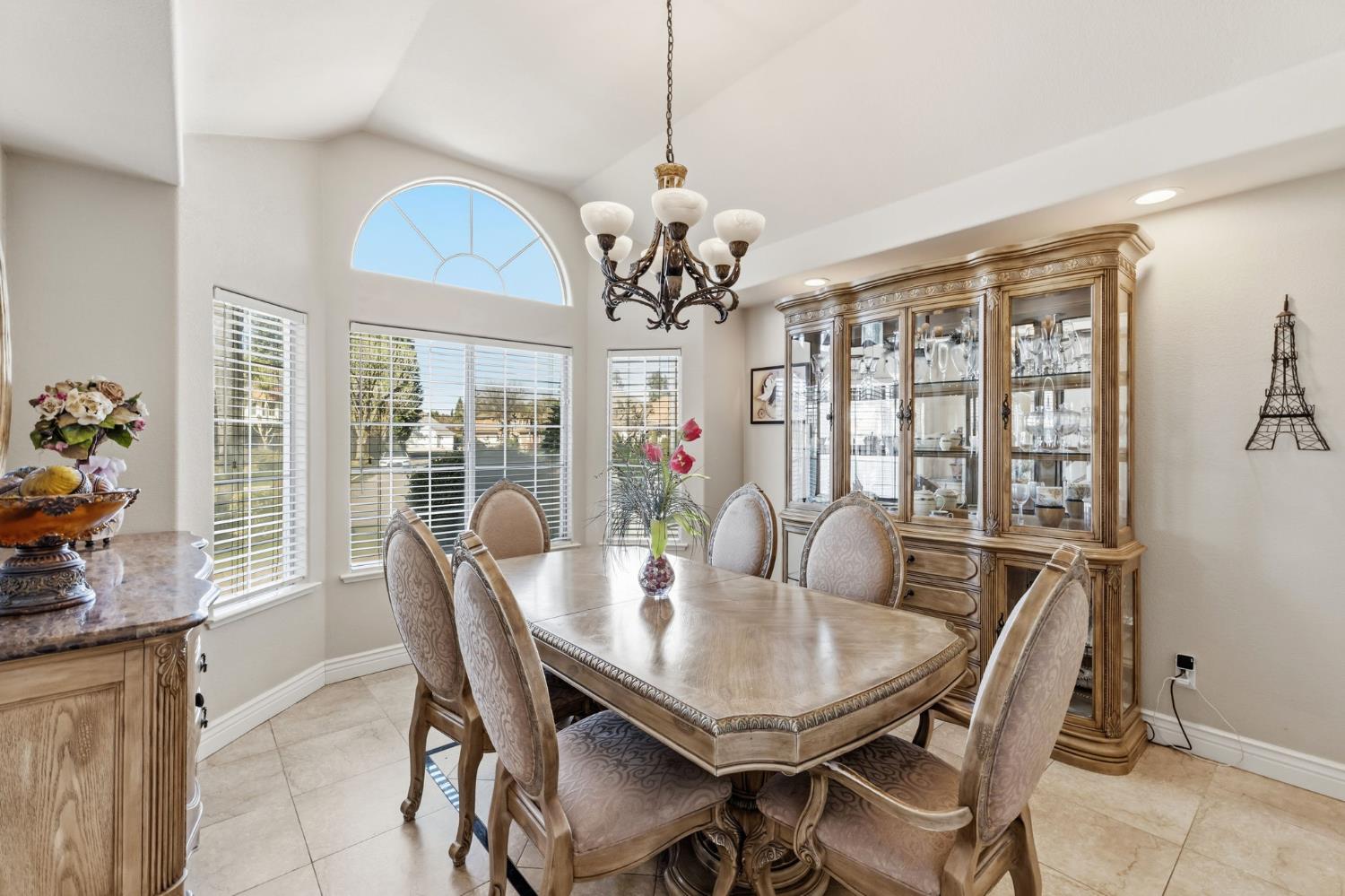 4943 W Minarets Ave, Fresno, CA 93722