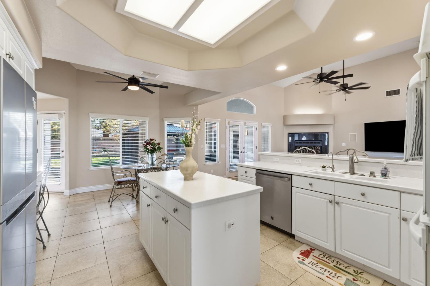 4943 W Minarets Ave, Fresno, CA 93722